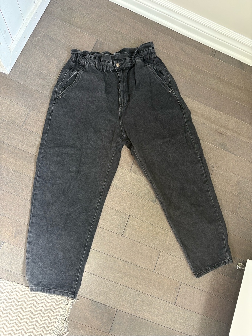 Zara Black High-Waist Paperbag Relaxed Fit Jeans